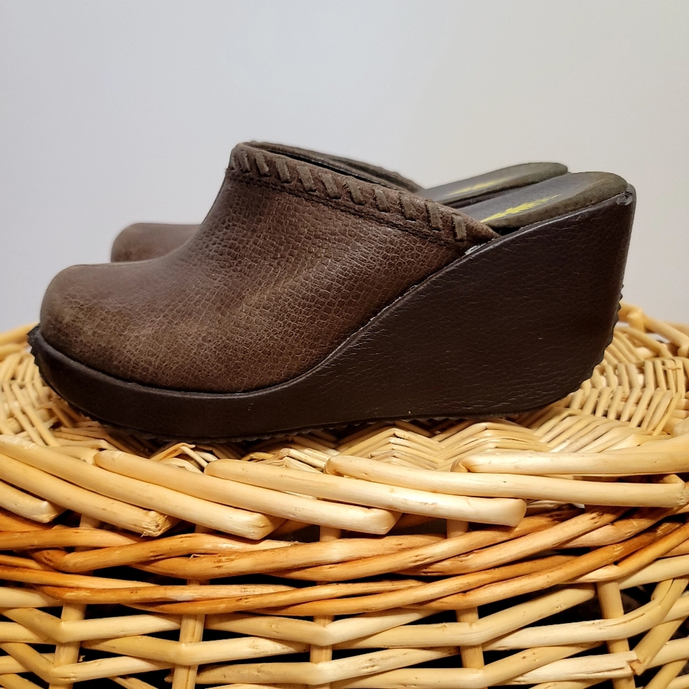 Volatile Brown Leather Mule Clog Wedge Ronnie Size 6 Slip On